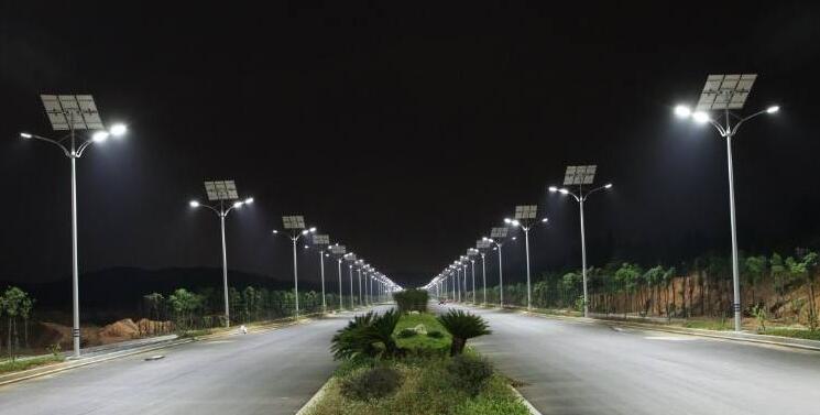 如何提高太陽能路燈在雨天的使用率？